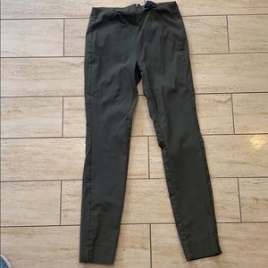 Army green cropped pants